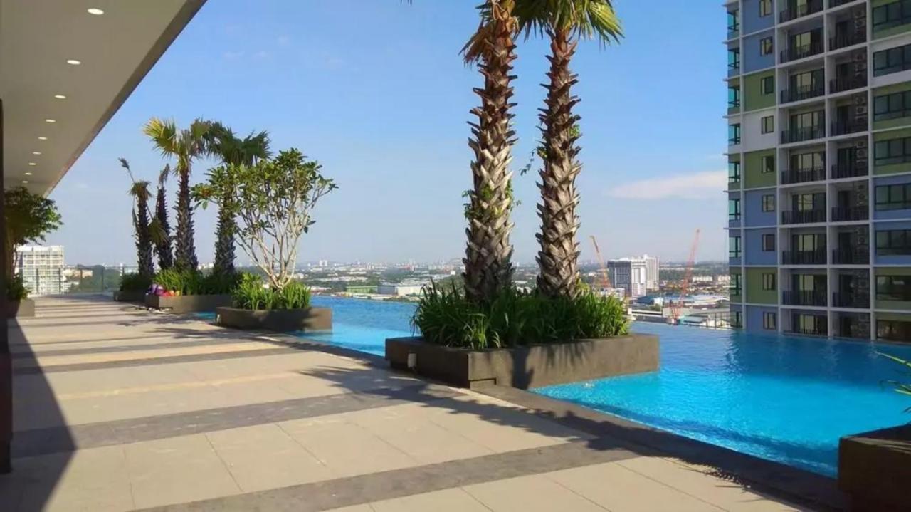Sinar Rasa Homestay At I-Soho, I-City Shah Alam Luaran gambar Infinity pool at the 33rd floor of The Panorama